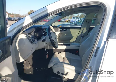 2019 Volvo Xc60 T6 Inscription z USA, uszkodzony, nr VIN LYVA22RL5KB310853